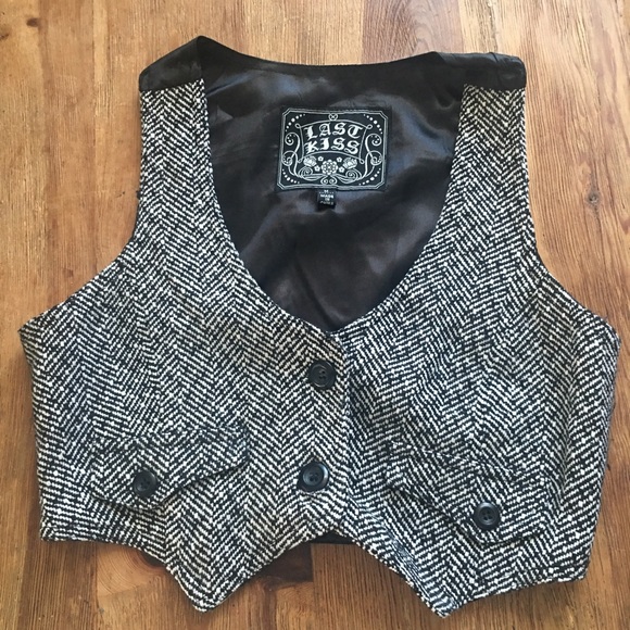 COPY - Black and white cropped vest - Picture 1 of 4